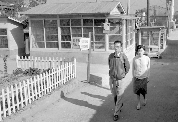 Mr. and Mrs. Takamasa Ikeda and Atsuko  Junmiya  Takamasa Ikeda  left  and his wife Atsuko  Junmiya , who were married for eight years in October 1952, in Okayama City, February 1960.