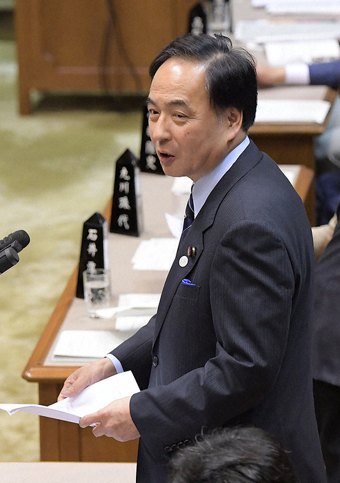 Budget Committee of the upper house of the Diet  one half of the yosaniinkai  Hitoshi Asada, a member of the Restoration Association, asks a question at the Budget Committee of the House of Councillors, in the Diet, May 14, 2018, 3:55 p.m. Photo by Masahiro Kawada.