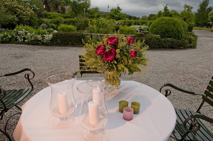 romantic ambiance table chairs candle bunch of roses  terrace park parkway