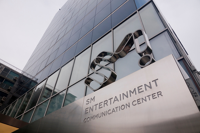 The head office of SM Entertainment in Seoul SM Entertainment, June 12, 2020 : The headquarters of SM Entertainment in Cheongdam dong of Gangnam District in Seoul, South Korea. South Korea s biggest K pop label, SM Entertainment was founded by former singer Lee Soo Man in 1995 and it is home to prominent K pop artists.  Photo by Lee Jae Won AFLO   SOUTH KOREA 