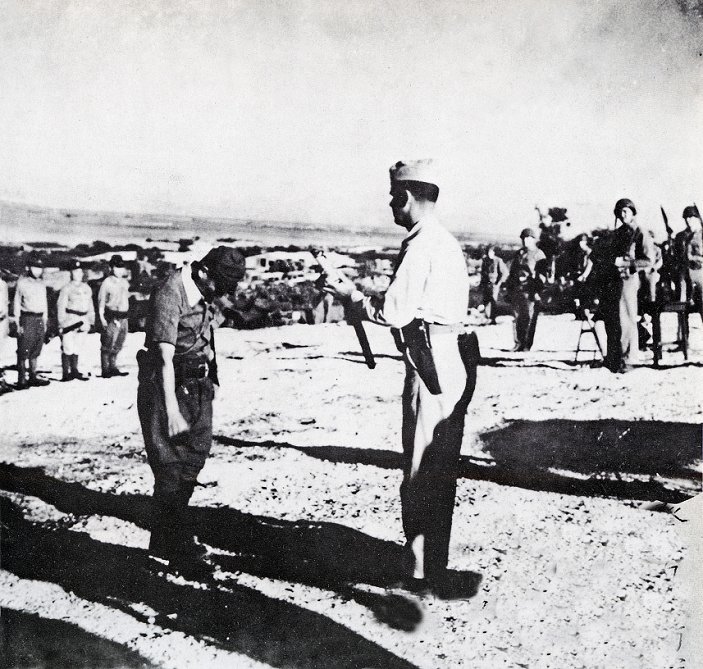 Surrender Ceremony for Japanese Soldiers on Saipan Island December 1, 1945, Saipan, United States   Capt. Sakae Oba, left, of the Imperial Army hands over his army sword  Gunto  to an American officer for surrender in His team continued guerrilla style raids on American positions for 512 days, or about 16 months in Mount  Photo by Kingendai Photo Library AFLO  Surrender ceremony for Japanese soldiers on Saipan Island on December 1, 1945.