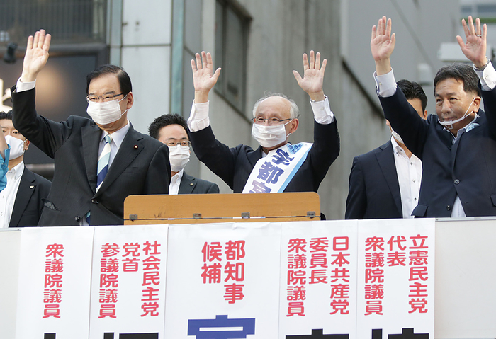 2020 Tokyo Gubernatorial Election Announced Kenji Utsunomiya, from left, gives a speech in front of Shimbashi Station in Tokyo. Kenji Utsunomiya, from left, Kazuo Shii, Utsunomiya, Yukio Edano