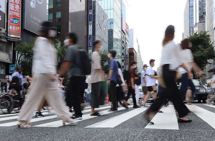 People stroll at a weekend traffic free zone of Tokyo s Ginza fashion district June 20, 2020, Tokyo, Japan   People stroll at a weekend traffic free zone at Tokyo s Ginza fashion district on Saturday, June 20, 2020. Japan lifted restrictions on travel across prefectures on June 19.      Photo by Yoshio Tsunoda AFLO 