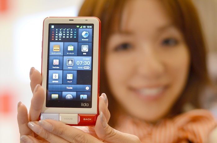 KDDI Announces 2011 Summer Models 12 new models including smartphones May 17, 2011, Tokyo, Japan    Model shows the INFOBAR A01 iida KDDI smartphone at a news conference in Tokyo on Tuesday, May 17, 2011. The communication carrier launched a new lineup of 14 models for 2011 summer, including six smart phones and six mobile phones, plus two Wi Fi mobile routers.