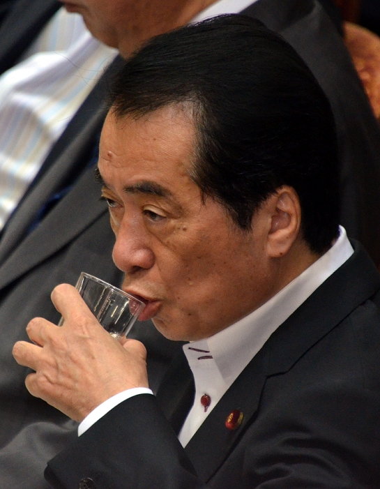 Reconstruction Minister Matsumoto resigns. Prime Minister admits responsibility for appointment and apologizes. July 6, 2011, Tokyo, Japan   Japanese Prime Minister Naoto Kan takes a sip of water while listening to questions from opposition lawmakers as the stalled Diet session resumes deliberation in the lower house in Tokyo on Wednesday, July 06, 2011.    Kan said he is responsible for having appointed Ryu Matsumoto to the new ministerial pst in charge of rebuilding areas ravaged by the March 11 earthquake and tsunami but indicated he has no plans to step down in the immediate future, despite mounting pressure to do so from both ruling and opposition lawmakers.  Photo by Natsuki Sakai AFLO   3615   mis 