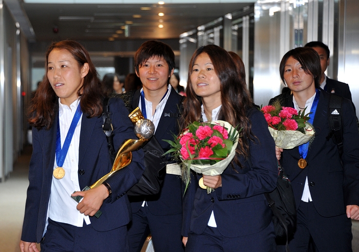 Nadeshiko Japan Makes Triumphant Return Thousands of people greeted at the airport July 19, 2011, Narita, Japan   Nozomi Yamago, left, proudly carries the World Cup trophy as Nadeshiko Japan s eleven makes the team Front row right with a bouquet of flower is the team s captain Homare S. Sasaki. Thousands of joyous, flag waving supporters greeted the team as the players arrived home after beating the United States in the Soccer World Cup. Thousands of joyous, flag waving supporters greeted the team as the players arrived home after beating the United States in the soccer World Cup final.  Photo by Natsuki Sakai AFLO   3615   mis 