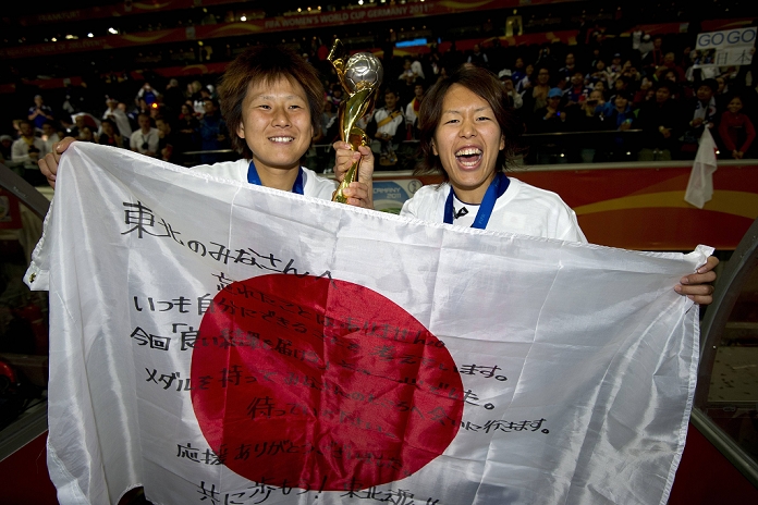 2011 FIFA Women s World Cup Nadeshiko Japan wins first place  L R  Ayumi Kaihori, Azusa Iwashimizu  JPN , JULY 17, 2011   Football : Ayumi Kaihori, and Azusa Iwashimizu of Japan celebrate with Japanese flag and the trophy after winning the FIFA Women s World Cup Germany 2011 Final match between Japan 2 3 1 2 United States at Commerzbank Arena in Commerzbank Arena flag and the trophy after winning the FIFA Women s World Cup Germany 2011 Final match between Japan 2 3 1 2 United States at Commerzbank Arena in Frankfurt, Germany.  Photo by AFLO 