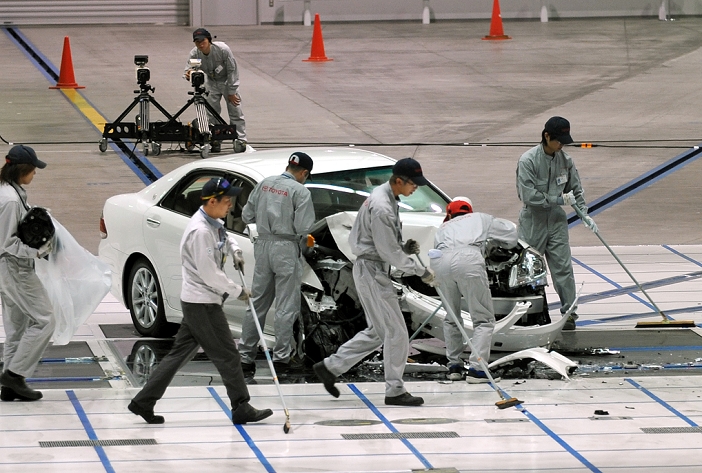 New Collision Avoidance Technology Unveiled Toyota s Higashi Fuji Research Center July 21, 2011, Susonosi, Japan   Toyota technicians checks a badly damaged Crown after a head on collision with a Toyota VITZ at a speed of 55km h  about 34 miles h  in a demonstration at Toyota s Higashi Fuji Technical Center on the foot of Mt. Tokyo, on Thursday, July 21, 2011.  Toyota showed to reporters technologies aimed at increasing safety for pedestrians and elderly drivers, as part of its initiatives to eliminate traffic casualties. The technologies include a Pre Collision System with collision avoidance assist, glare preventing adaptive driving beams and a pop up In the PCS, Toyota uses cameras and a super sensitive radar called  millimeter wave,  both installed in the front of the vehicle, to detect possible crashes. Then the vehicle calculates how braking and steering must be applied to avoid a crash.  Photo by Natsuki Sakai AFLO   3615   mis 