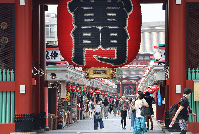 Japanese Tourism Ministry will start a travel promotion  Go To Travel Campaign from July 23 except Tokyo July 20, 2020, Tokyo, Japan   People stroll at the Nakamise street, an approach to the Sensoji temple at Tokyo s Asakusa district of Japan in Tokyo on Monday, July 20, 2020. The ministry will start a large travel promotion   Go To Travel Campaign  from July 23, but they will exclude trips to and from Tokyo as outbreak of the new coronavirus .      Photo by Yoshio Tsunoda AFLO 