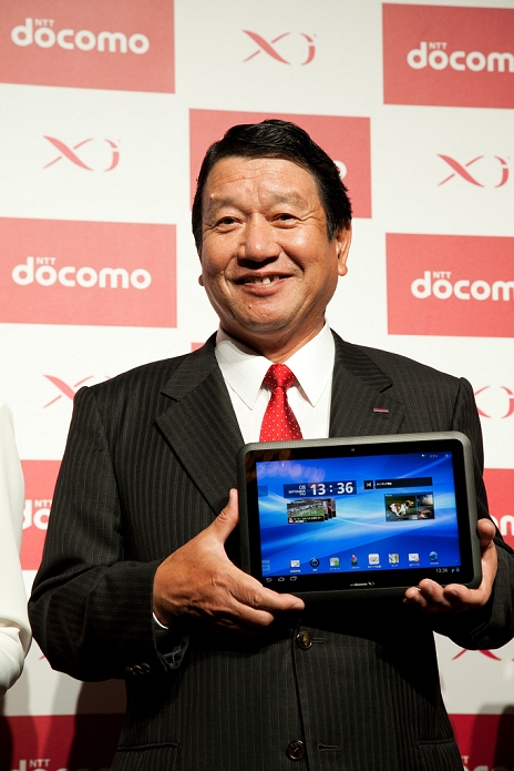 Two New Tablet Models Released Compatible with docomo s high speed communication September 8, 2011, Tokyo, Japan   Ryuji Yamada, president of Japan s NTT Docomo, shows Fujitsu Arrows Tab LTE, one of the two new tablet devices compatible with its extra high speed next generation Long Term Evolution service during a launch in Tokyo on Thursday, September 8, 2011.  Both tablets, featuring large 10.1 inch displays, are powered by dual Both tablets, featuring large 10.1 inch displays, are powered by dual core CPUs running on Android 3.2.