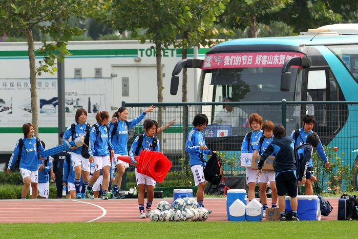 Nadeshiko Japan Practice Women s Japan National Team Group  JPN  September 10, 2011   Football   Soccer : Women s Asian Football Qualifiers Final Round for London Olympic, Japan National Team Training Japan National Team Training at Jinan Olympic Sports Center Training Ground, Jinan, China.   Photo by AFLO SPORT   1045 . 