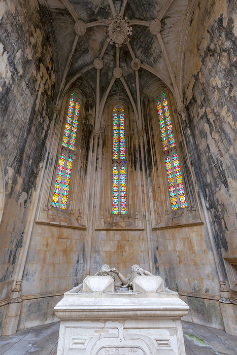 Portugal The tomb of King Edward of Portugal and his wife Eleanor of Aragon in the Unfinished Chapels  Capelas Imperfeitas  in Batalha Monastery  Mosteiro da Batalha , Batalha municipality, Leiria district, Estremadura province, Portugal., Photo by Diego Cuzzolin