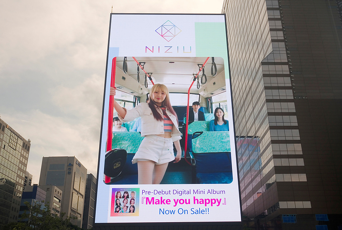 A music video teaser for the song  Make you happy  of Japanese girl group NiziU is seen streamed on a large screen in Seoul NiziU, Aug 16, 2020 : A music video teaser for the song  Make You Happy  of Japanese girl group NiziU is seen streamed on a large size screen to promote the music in central Seoul, South Korea. NiziU released its pre debut digital EP  Make You Happy  on June 30 in Japan and on July 1 internationally. The song  Make You Happy  has stormed the Japanese music charts since its release. South Korea s JYP Entertainment partnered with Sony Music Entertainment Japan to launch NiziU. The girl group trained by JYP Entertainment in Seoul is going to make its official debut in November.  Photo by Lee Jae Won AFLO   SOUTH KOREA 