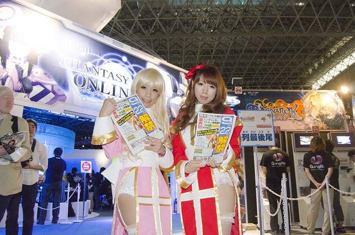 Tokyo Game Show Opens Social Games in the Spotlight  September 15, 2011, Chiba, Japan   Campaign girls pose for pictures during the Tokyo Game Show 2011 in Makuhari near Tokyo, Japan : The Tokyo Game Show, which is the world s largest computer entertainment festival, is held from September 17th to 18th with enjoyment of playing video games. Visitors can try newly promoted games and devices such as the PlayStation Vita. For this year, 192 game companies participate this event.  Photo by Yumeto Yamazaki AFLO   3686 