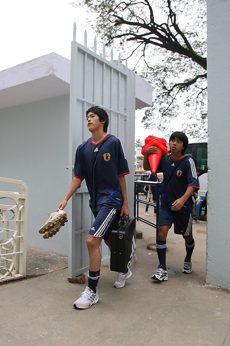 2006 AFC Youth Championship U 19 Japan s Atsuto Uchida  L  attends a training session during the AFC Youth Championship 2006 in Bangalore, India, November 4, 2006.  Photo by JFA AFLO 