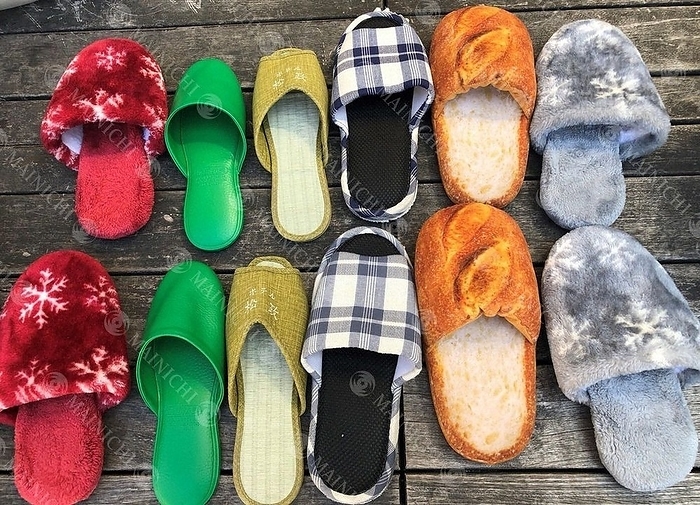  I m hooked.  Official slippers for the Slipper Table Tennis Tournament, Hiromyoji Shopping Street, Yokohama Official slippers of the convention. They come in different sizes and firmness, and you can use whatever you like. 2:09 p.m., July 1, 2018, at the Gumyoji shopping street in Minami Ward, Yokohama City  photo by Yoshiko Tamura.