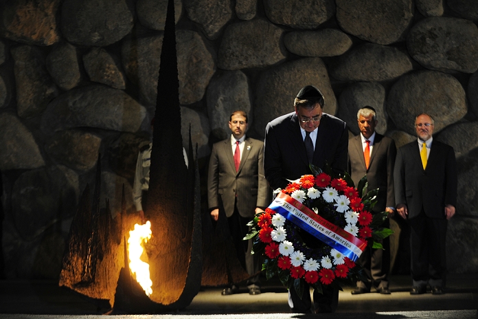 Urges Early Resumption of Peace Talks U.S. Secretary of Defense on a visit to the Middle East  Image provided by the U.S. Department of Defense  Secretary of Defense Leon Panetta takes part in a wreath laying ceremony at the Holocaust Museum at Yad Vashem, Israel, in remembrance of six million Jews murdered during the Holocaust, Oct. 3, 2011.  DoD photo by Tech. Sgt. Jacob N. Bailey, U.S. Air Force AFLO   0006 