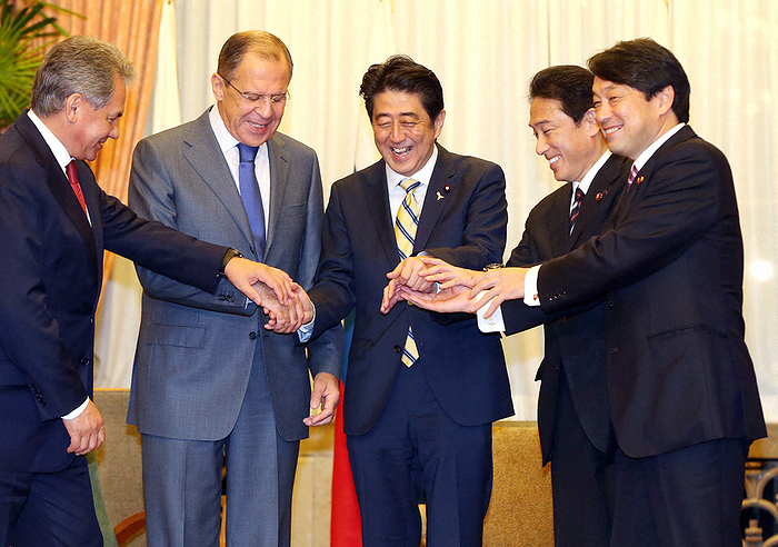 Prime Minister Shinzo Abe meeting with Russian Defense Minister Shoigu and Foreign Minister Lavrov  representative photo   Shaking hands with  from left  Russian Defense Minister Shoigu, Foreign Minister Lavrov, Prime Minister Shinzo Abe, Foreign Minister Fumio Kishida, and Defense Minister Itsunori Onodera at the Prime Minister s official residence on the afternoon of November 2, 2013.