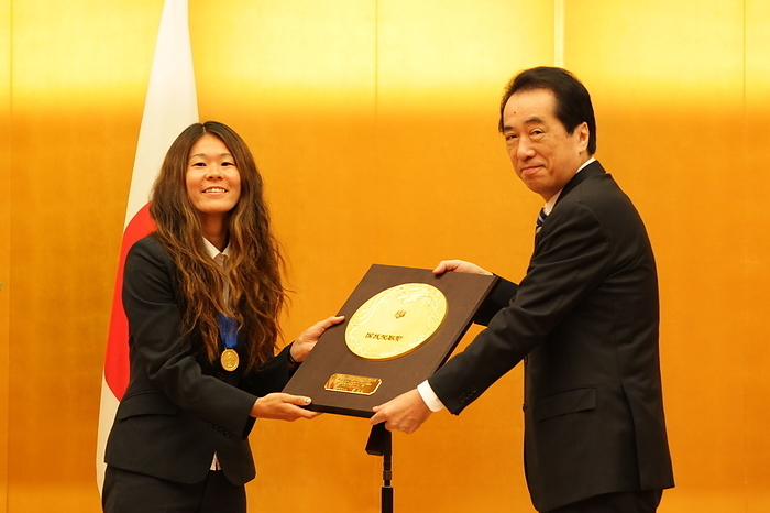 National Honor Prize Awarded to World Cup Winners Nadeshiko Japan Japan women s national football team captain Homare Sawa  L  receives the People s Honor Award plaque from Japanese Prime Minister Naoto Kan during an award ceremony at the premier s official residence in Tokyo, Japan, August 18, 2011. Japan won the FIFA Women s World Cup Germany 2011.  Photo by JFA AFLO 