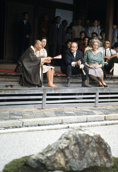 Princess Margaret of the Ancient Capital of Japan Princess Margaret visited Ryoanji Temple in Kyoto and listened to the explanation of the temple s abbot, Shaoei Matsukura. In September 1969, Princess Margaret of the United Kingdom visited Kyoto in deep autumn with her husband, Lord Snowdon. On September 23, the day they arrived in Kyoto, they enjoyed watching traditional kemari  a Japanese game of kemari  and tea ceremony in the garden of the Kyoto Imperial Palace, where they were staying. On the following day, September 24, she visited Nijo Castle, Nishi Honganji Temple, the stone garden of Ryoanji Temple, and Katsura Imperial Villa. Despite her busy schedule, Princess Margaret kept a charming smile on her face. She changed her outfit every time she went out, and her best dressed appearance was quite popular, playing a major role in promoting goodwill between Japan and the UK. Princess Margaret visits the stone garden of Ryoanji Temple and listens to an explanation by Shoei Matsukura, the temple s chief priest. 