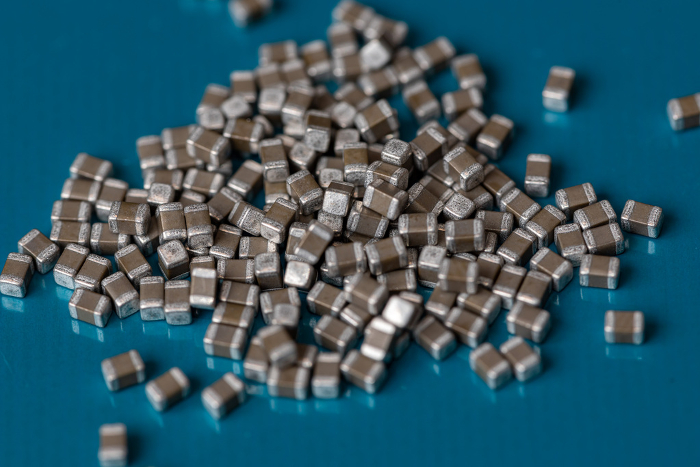 Electronic Components (Chip Ceramic Capacitors)