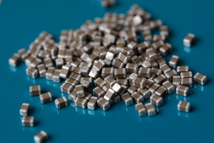 Electronic Components (Chip Ceramic Capacitors)