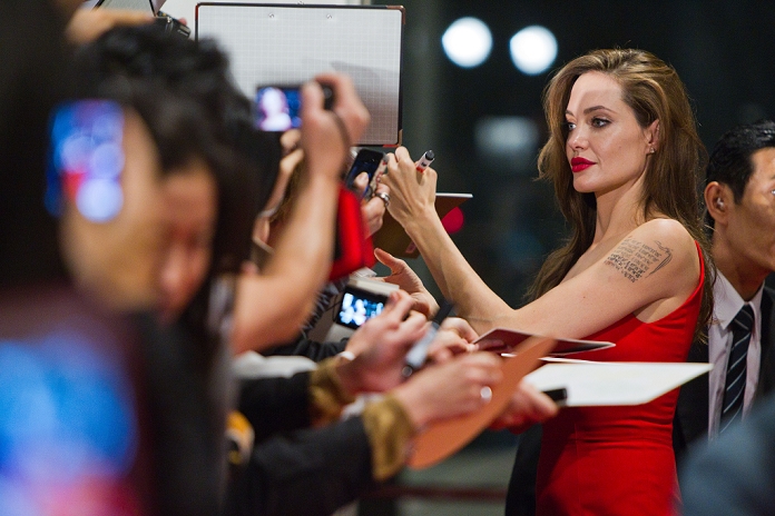 Angelina Jolie, Nov 09, 2011 : Tokyo, Japan - US actress Angelina Jolie signs autographs for fans during the Japan red carpet premiere for the film 'Moneyball'. The film will be released in Japanese theaters from November 11. (Photo by Christopher Jue/Nippon News)