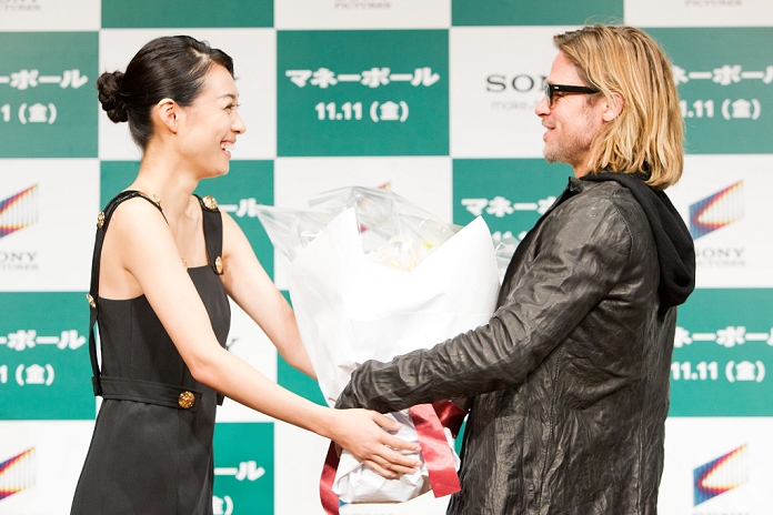 Kazue Fukiishi and Brad Pitt, Nov 10, 2011 : Tokyo, Japan - Japanese actress Kazue Fukiishi (left) presents a gift of flowers to US actor Brad Pitt ( right) during the press conference for the film 'Moneyball (right) during the press conference for the film 'Moneyball'. The film will be released in Japanese theaters from November 11. (Photo by Christopher Jue/Nippon News)
