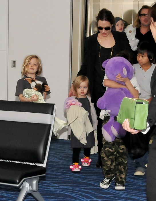Brad Pitt, Angelina Jolie, Nov 10, 2011 :  Actor Brad Pitt and his family leave Japan on November 10, 2011.