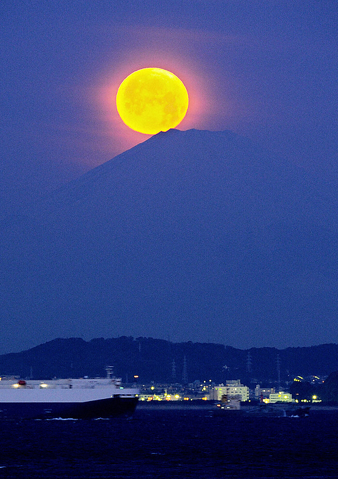 Pearl Fuji Full moon setting on top of Mt. Full moon setting over the summit of Mt. Fuji at 5:46 a.m. on February 26, 2013  400 mm lens, ISO 1000, f 5 aperture, 1 3 second exposure 