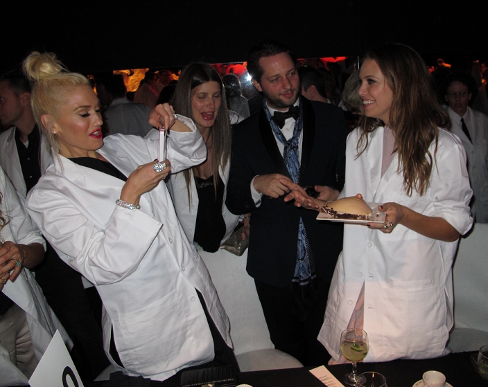 Gwen Stefani, Michelle Alves and Dasha Zhukova, Nov 12, 2011 : 2011 MOCA Gala - 