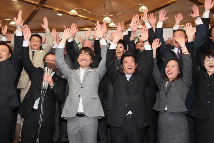 Osaka Double Election Hashimoto Restoration  wins hands down  November 27, 2011, Osaka, Japan   Toru Hashimoto, front left, the leader of the political group  One Osaka  Osaka Ishin no Kai ,  celebrates during a news conference in Osaka, western Japan, on Sunday, November 27, 2011, after he won the mayoral election in Osaka. Osaka held unprecedented mayoral and gubernatorial double elections today that will likely determine the future of the country s second biggest city.  Photo by AFLO   1080   ty  