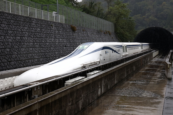JR Tokai Unveils Improved Linear Central Shinkansen Test Car An improved test car for the L0  L Zero  series linear central bullet train being developed by JR Tokai was unveiled at the Yamanashi Linear Test Center in Yamanashi Prefecture on October 19, 2020.