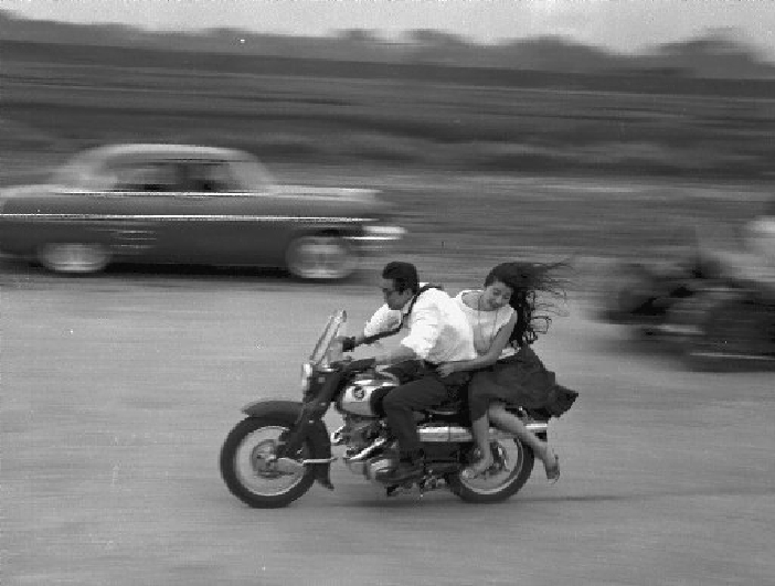     Kaminari zoku  1960s : Flying around on a motorcycle with the muffler removed became popular among the younger generation, and in Tokyo, Jingu Gaien became a race track for the Kaminari zoku.
