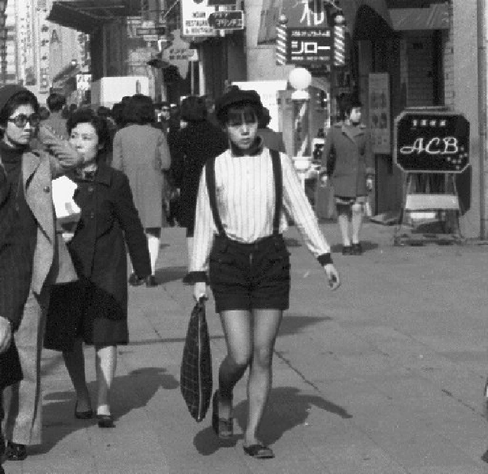     Hot pants craze  March 1, 1971 : woman in hot pants. In Ginza, Tokyo.