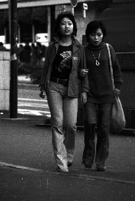 Jeans are in fashion  December 22, 1976 : A young woman wearing jeans. In Harajuku, Tokyo. Jeans are in fashion  December 22, 1976 : A young woman wearing jeans. In Harajuku, Tokyo.
