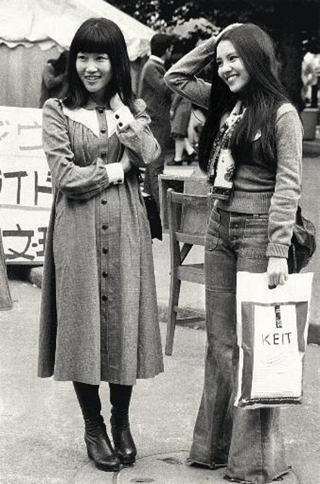     Bell bottom  jeans were very popular among young people.  1975 