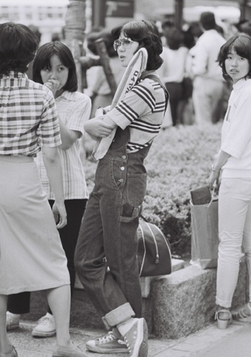     Jeans Popularity  June 1, 1977 : Woman chatting in jeans in Fukuoka, Japan.