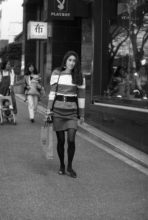  Caution A woman in a miniskirt walking down the street  October 21, 1988 : Miniskirts are back. It s quite popular among adult women.