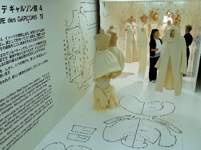     A special exhibition for employees,  Comme des Garcons for Comme des Garcons   August 28, 2006 : Designers Rei Kawakubo and Junya Watanabe reproduced a total of 93 garments from their collection so far, using white cloth and full size patterns on the surrounding walls and floor. The dresses were reproduced using a cotton fabric called sheeting, which is used for temporary sewing. At the company s Minami Aoyama, Tokyo