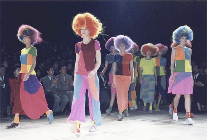     1996 Spring Summer Tokyo Collection Comme des Garcons fashion show. Rei Kawakubo s theme for this season is kaleidoscope.  November 1995  Spring Summer 1996