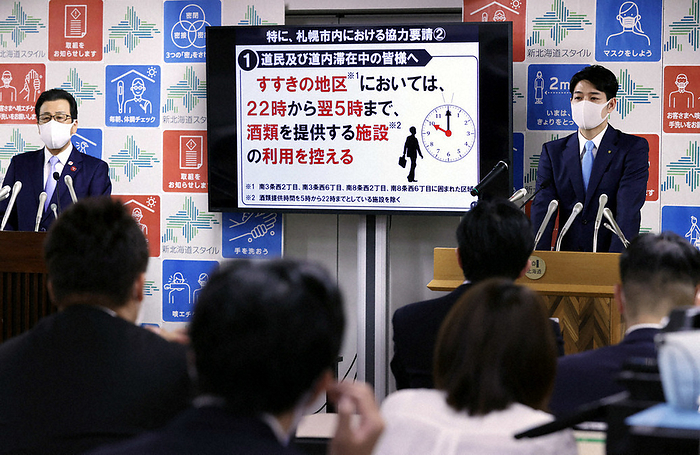 Governor Naomichi Suzuki  right  requests cooperation from restaurants in the Susukino district at a joint press conference. On the left is Sapporo Mayor Katsuhiro Akimoto. Governor Naomichi Suzuki  right  requests cooperation from restaurants in the Susukino district at a joint press conference. On the left is Katsuhiro Akimoto, mayor of Sapporo, at 4:09 p.m. on November 7, 2020 in Chuo ku, Sapporo  photo by Taichi Kaizuka.