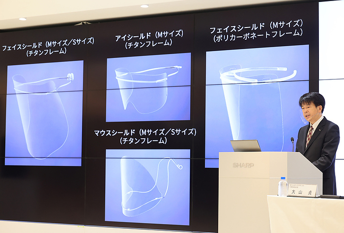 Sharp unveils the high performance face shied featuring low reflections and antifogging November 9, 2020, Tokyo, Japan   Japan s electronics giant Sharp unveils the high performance face shield featuring low reflections and antifogging at the company s Tokyo office in Tokyo on Monday, November 9, 2020. The new face shield which has processed as moth eye structure on the surface of a high transparent polycarbonate film will go on sale from this month.         Photo by Yoshio Tsunoda AFLO 