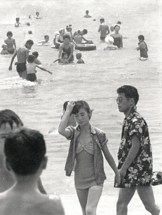 dissolute postwar youths The Sun Tribe. On the beach in Kamakura, Kanagawa Prefecture, photographed in July 1956. 