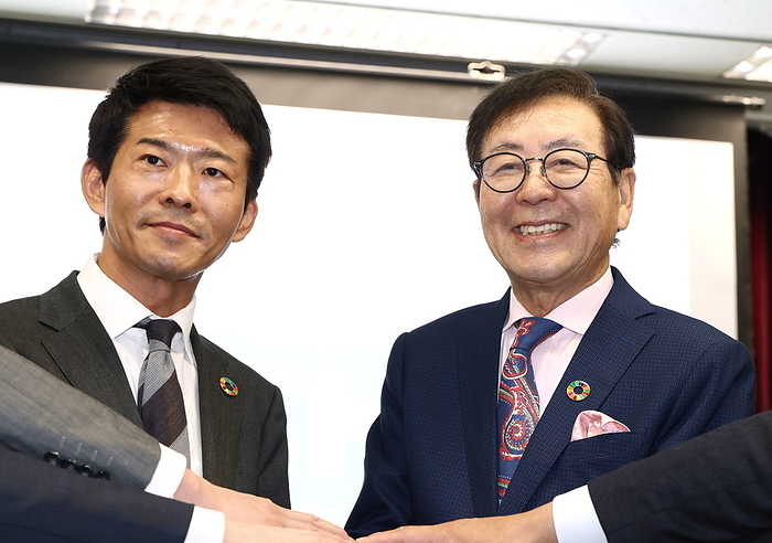Nitori HD and Shimachu agree to integrate their operations. Nitori Holdings and Shimachu announced on November 13 that they have agreed to integrate their businesses. Photo shows Akio Nitori, Chairman of Nitori HD  right  and Yasuaki Okano, President of Shimachu Co.