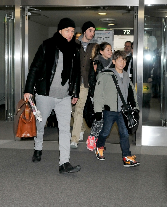Jude Law, Feb 13, 2012 : Jude Law, Tokyo, Japan, February 13, 2012 : Actor Jude Law and his children, Iris and Rudy, arrive at Narita International Airport in Chiba prefecture, Japan on February 13, 2012.
