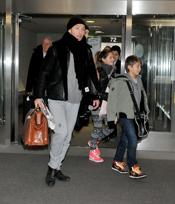 Jude Law, Feb 13, 2012 : Jude Law, Tokyo, Japan, February 13, 2012 : Actor Jude Law and his children, Iris and Rudy, arrive at Narita International Airport in Chiba prefecture, Japan on February 13, 2012.