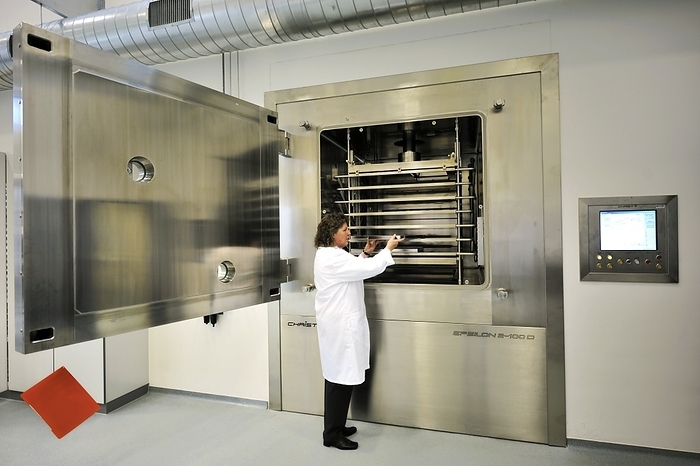 Freeze dryer Freeze dryer. Technician loading samples into a lyophiliser, or freeze dryer. This machine is used to freeze dry food samples for long term storage. The sample is first frozen and then exposed to a vacuum, which causes the water to sublimate  change from a solid to gas  from the sample. Photographed at the European Commission s Institute for Reference Materials and Measurements  IRMM , Geel, Belgium.