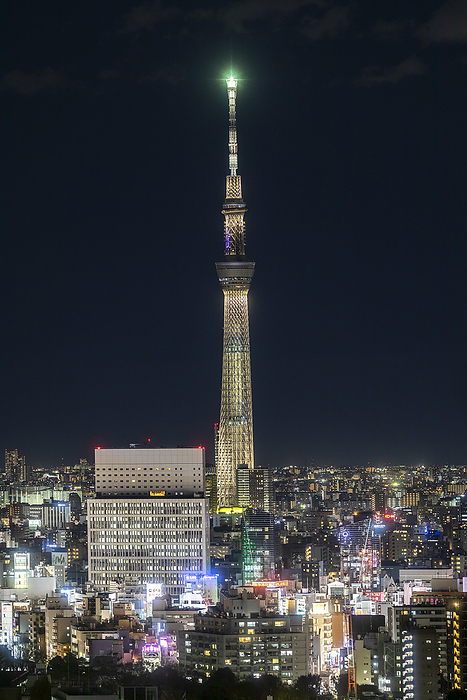 Sky Tree 2020 012 15   The Sky Tree receives a special lighting to celebrate 100 days before the start of the Tokyo 2020 Olympic Torch Relay. The special lighting  is named  Sakura Gold .  Asakuza, Tokyo, Japan. Photo by Ivo Gonzalez