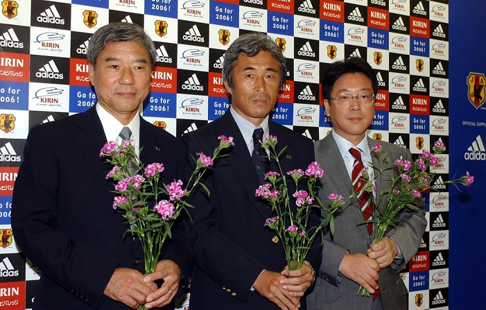 Japan national team members announced Eiji Ueda  JPN , JULY 15, 2004   Football   Soccer : After the announcement of the Japanese women s soccer team for the Athens Olympics, from left, Eiji Ohito, Women s Committee Chairperson, Eiji Ueda, and GS Hirata pose for a commemorative photo with the Nadeshiko  July 15, 2004   Photo by Japan Football Association Location Japan Football Association Date 20040715